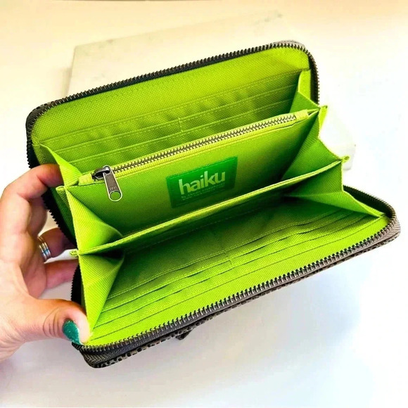 NWOT Haiku Embroidered Floral Large Zip Around Wallet - Picture 4 of 7